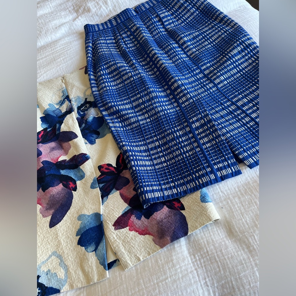 Banana Republic Pencil Skirt Bundle, blue. Size 2 - Picture 4 of 5